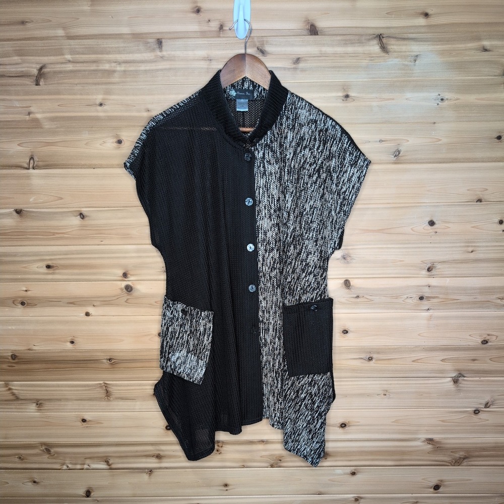 Damee Inc Womens L/XL Black White Colorblock Mesh Asymmetrical Button Vest